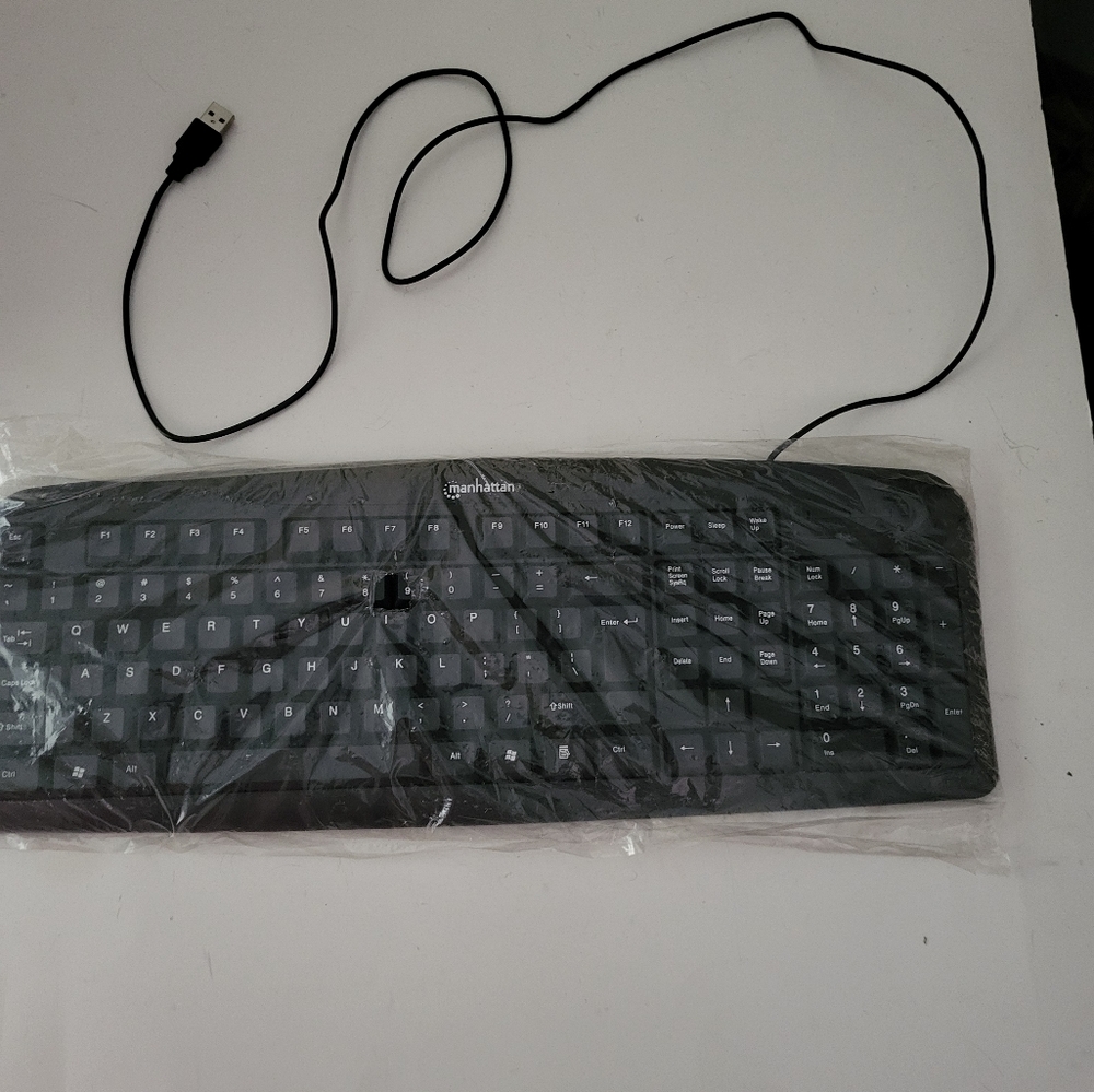 Manhattan USB Wired ComputerKeyboards Enhanced EKB-1Standard Keyboard NEW